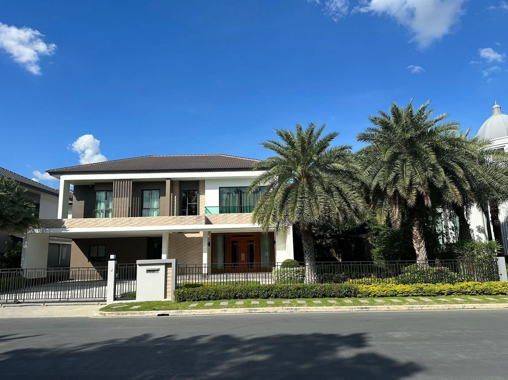 The Grand Lux Bangna-Suanluang