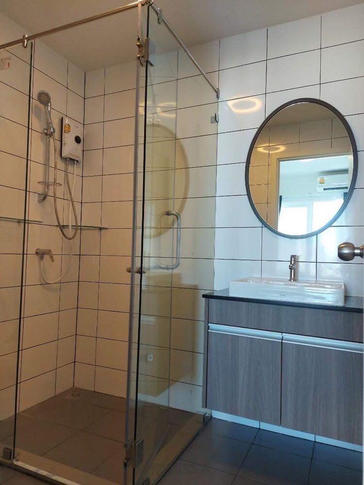 Chapter One Economic Ratchada Huaihwang